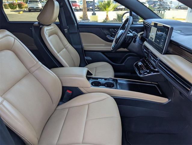 Photo of 2023 Pristine White Metallic Tri-Coat Lincoln Corsair
