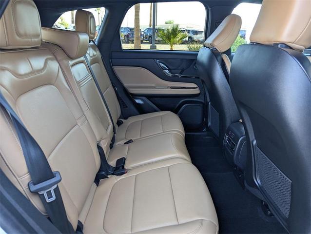Photo of 2023 Pristine White Metallic Tri-Coat Lincoln Corsair