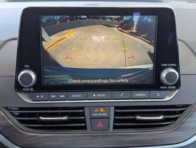 Photo of 2025 Glacier White Nissan Altima