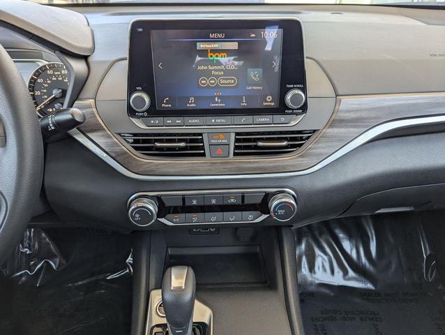 Photo of 2025 Glacier White Nissan Altima