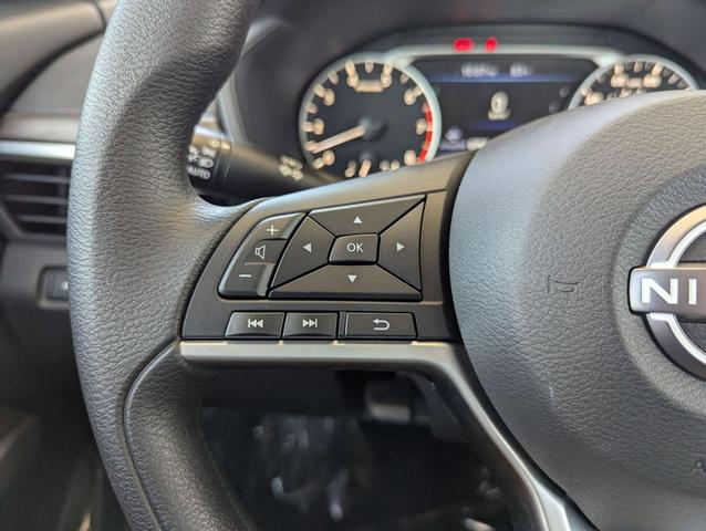 Photo of 2025 Glacier White Nissan Altima
