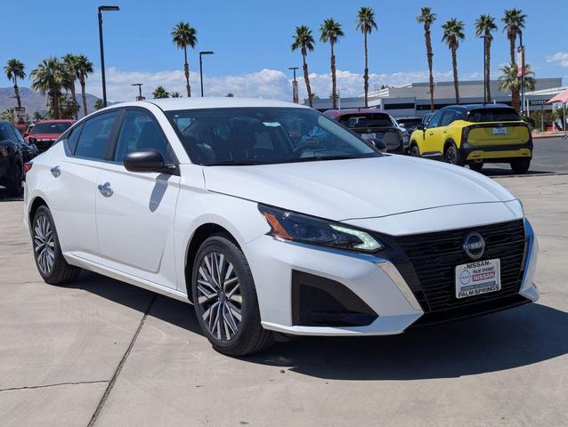 Photo of 2025 Glacier White Nissan Altima