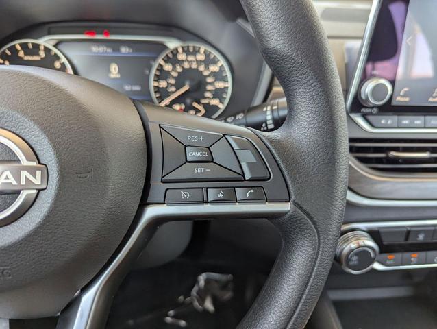 Photo of 2025 Glacier White Nissan Altima