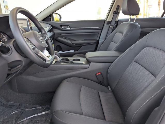Photo of 2025 Glacier White Nissan Altima