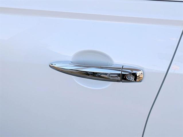 Photo of 2024 Pearl White Tricoat Nissan Altima