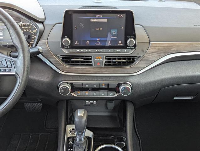 Photo of 2024 Pearl White Tricoat Nissan Altima