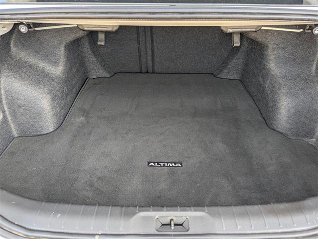 Photo of 2024 Pearl White Tricoat Nissan Altima