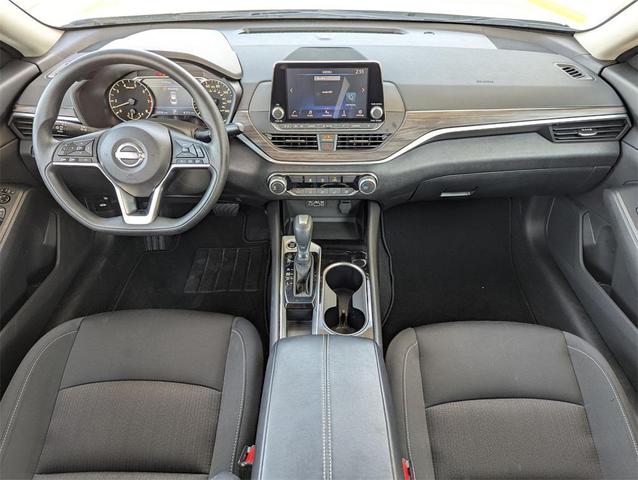 Photo of 2024 Pearl White Tricoat Nissan Altima