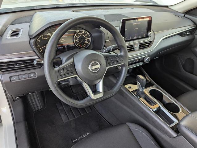 Photo of 2024 Pearl White Tricoat Nissan Altima