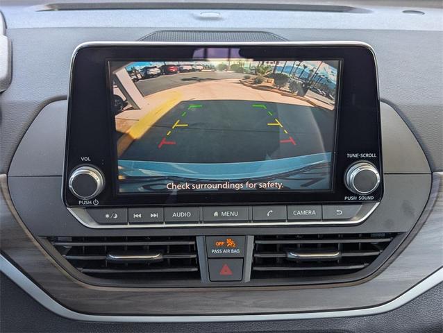 Photo of 2024 Pearl White Tricoat Nissan Altima