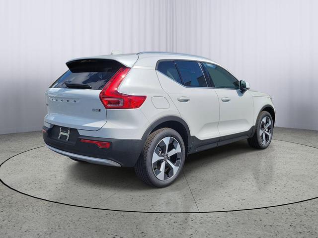 Photo of 2025 Crystal White Pearl Volvo XC40