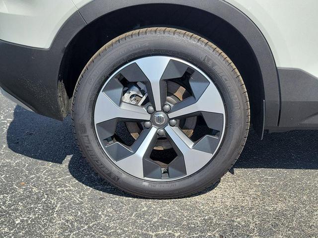 Photo of 2025 Crystal White Pearl Volvo XC40