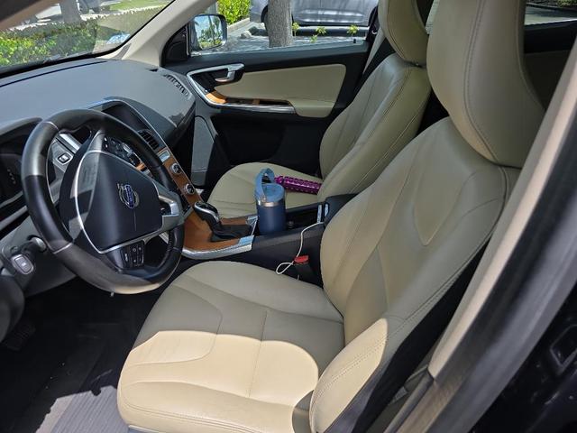 Photo of 2017 Magic Blue Metallic Volvo XC60