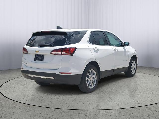 Photo of 2023 Summit White Chevrolet Equinox
