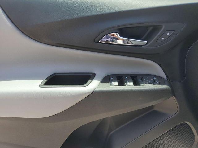 Photo of 2023 Summit White Chevrolet Equinox
