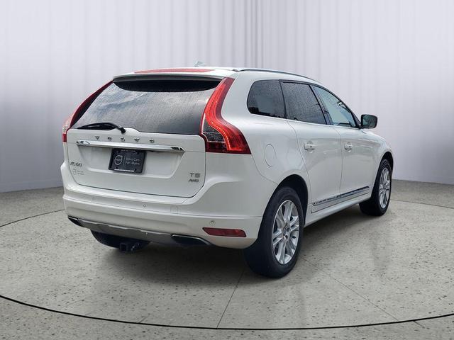 Photo of 2016 Ice White Volvo XC60