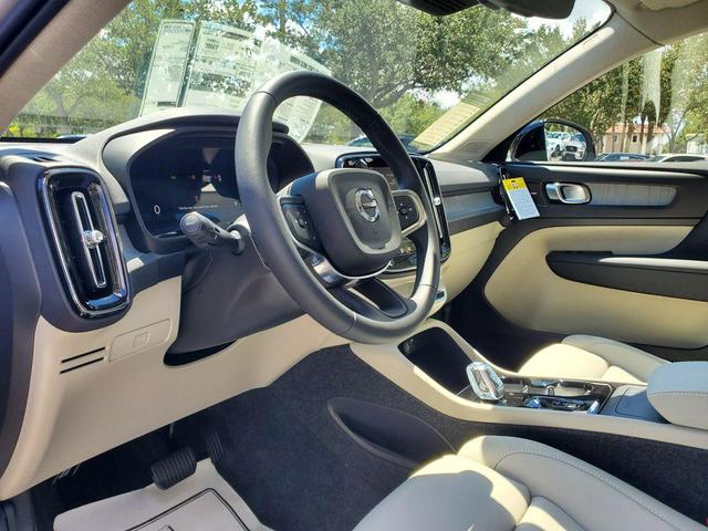 Photo of 2026 Aurora Silver Volvo XC40