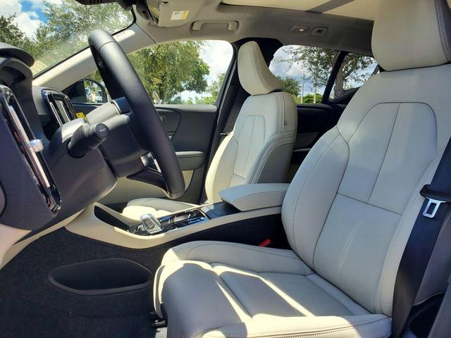Photo of 2026 Aurora Silver Volvo XC40