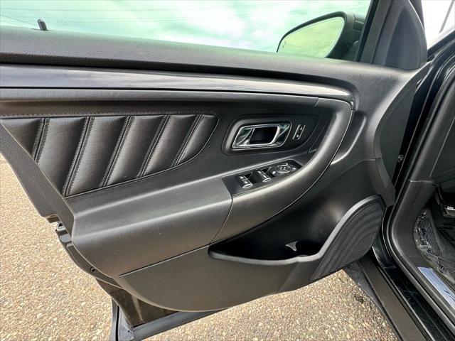 Photo of 2014 Tuxedo Black Metallic Ford Taurus