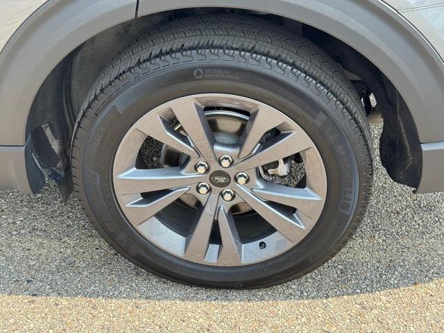 Photo of 2023 Carbonized Gray Metallic Ford Explorer