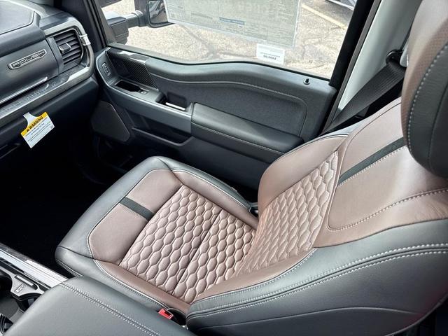 Photo of 2024 Agate Black Metallic Ford F-250