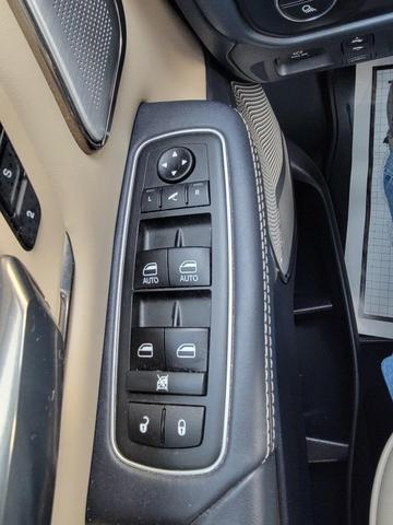 Photo of 2021 Ivory White Tri-Coat Pearlcoat RAM 1500
