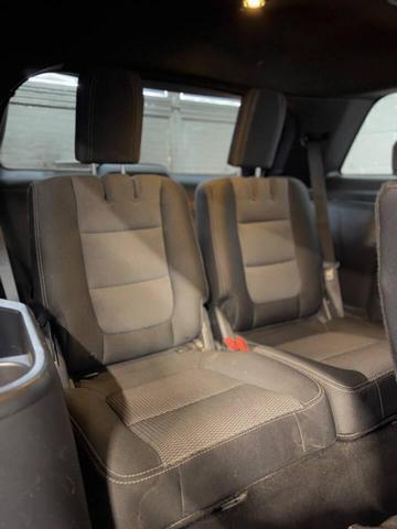 Photo of 2017 White Platinum Metallic Tri-Coat Ford Explorer