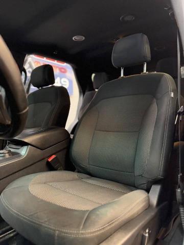Photo of 2017 White Platinum Metallic Tri-Coat Ford Explorer
