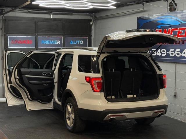 Photo of 2017 White Platinum Metallic Tri-Coat Ford Explorer