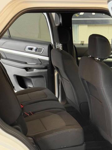 Photo of 2017 White Platinum Metallic Tri-Coat Ford Explorer