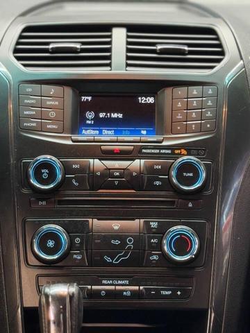 Photo of 2017 White Platinum Metallic Tri-Coat Ford Explorer