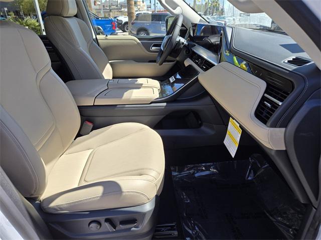 Photo of 2025 White INFINITI QX80