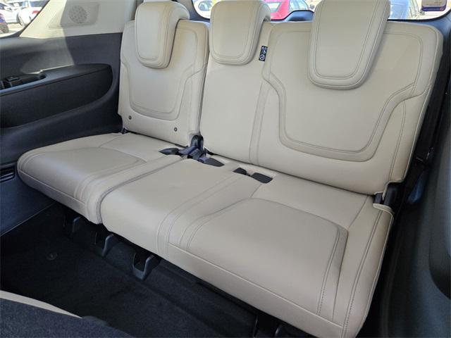 Photo of 2025 White INFINITI QX80