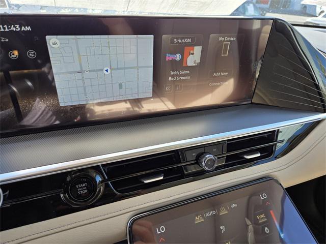 Photo of 2025 White INFINITI QX80