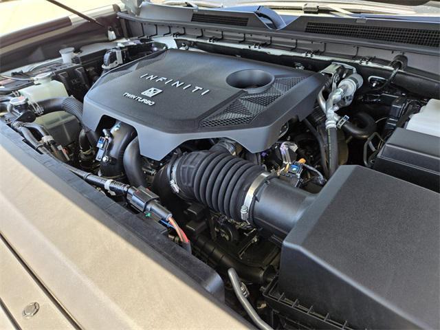Photo of 2025 White INFINITI QX80