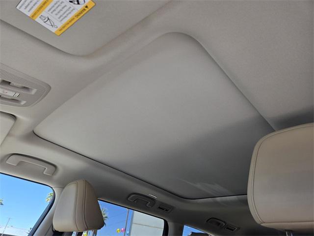 Photo of 2025 White INFINITI QX80