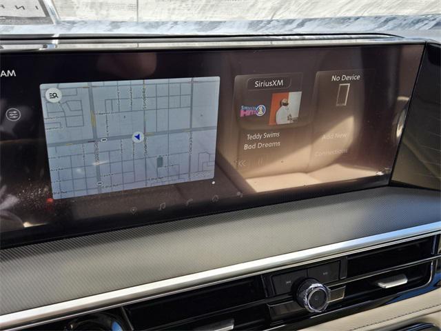 Photo of 2025 White INFINITI QX80