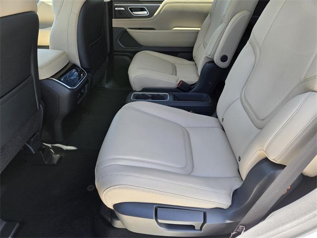 Photo of 2025 White INFINITI QX80