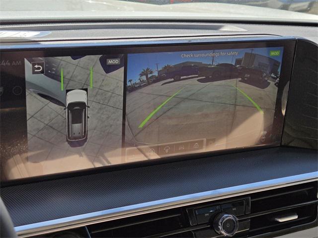 Photo of 2025 White INFINITI QX80