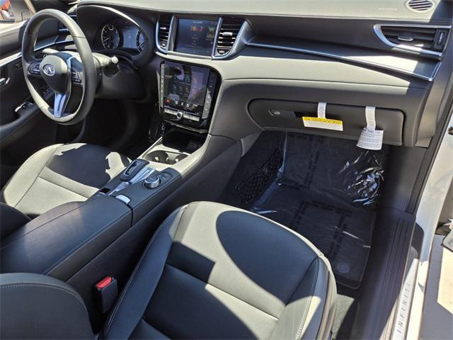Photo of 2025 Radiant White INFINITI QX55