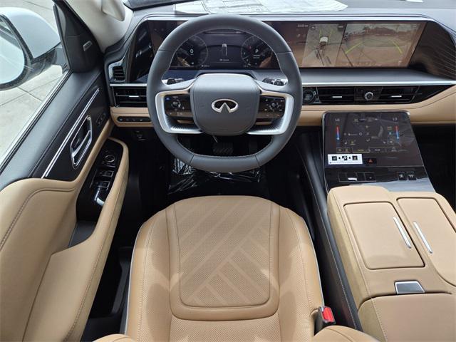 Photo of 2025 White INFINITI QX80