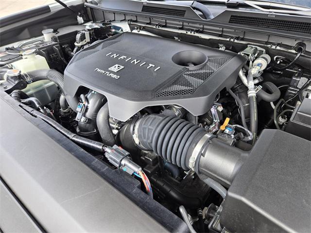 Photo of 2025 White INFINITI QX80