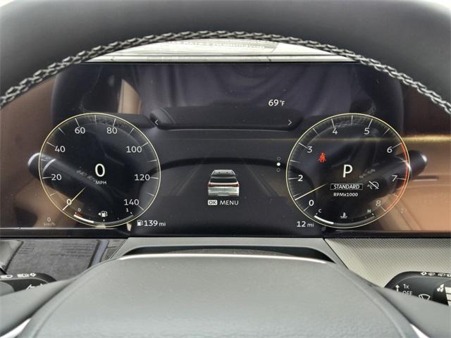 Photo of 2025 White INFINITI QX80
