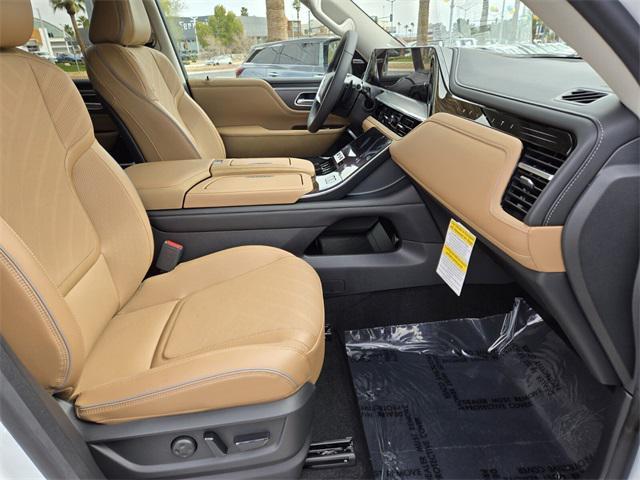 Photo of 2025 White INFINITI QX80