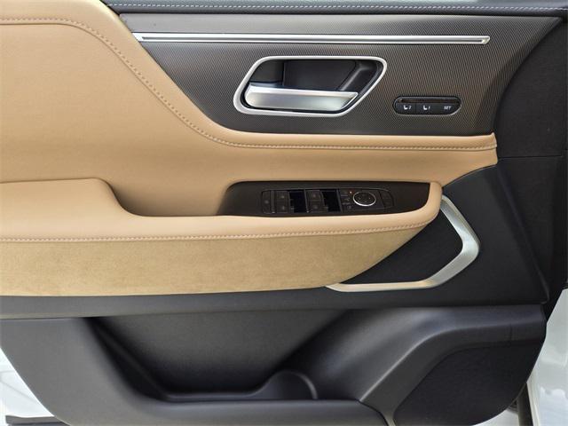Photo of 2025 White INFINITI QX80