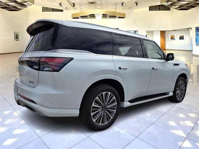 Photo of 2025 White INFINITI QX80