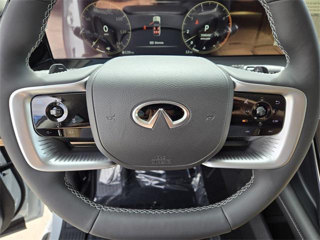 Photo of 2025 White INFINITI QX80