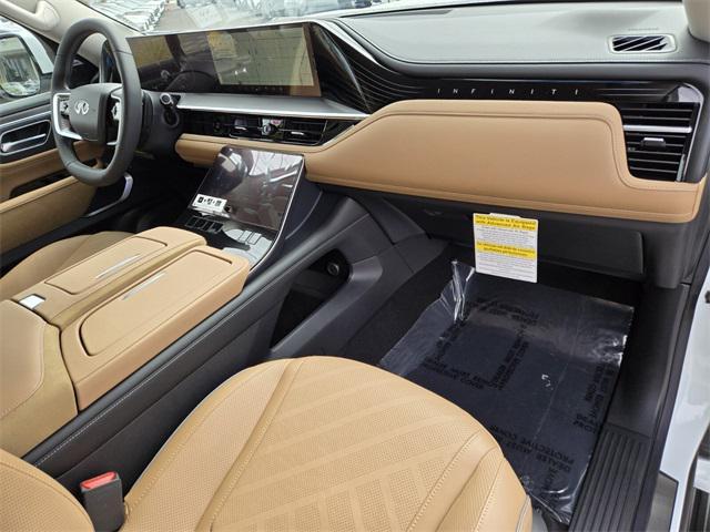 Photo of 2025 White INFINITI QX80