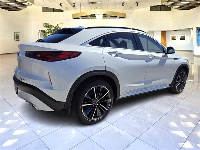Photo of 2025 Radiant White INFINITI QX55