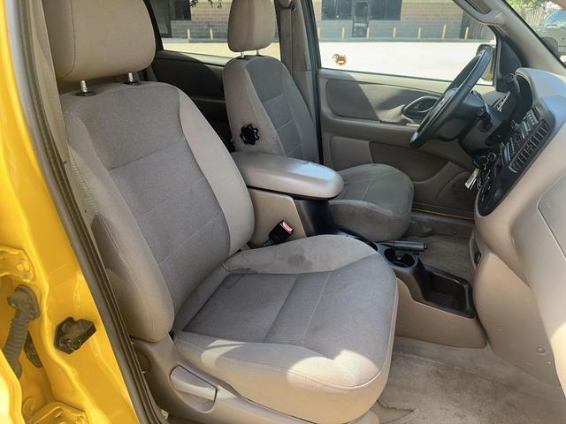 Photo of 2002 Chrome Yellow Clearcoat Ford Escape